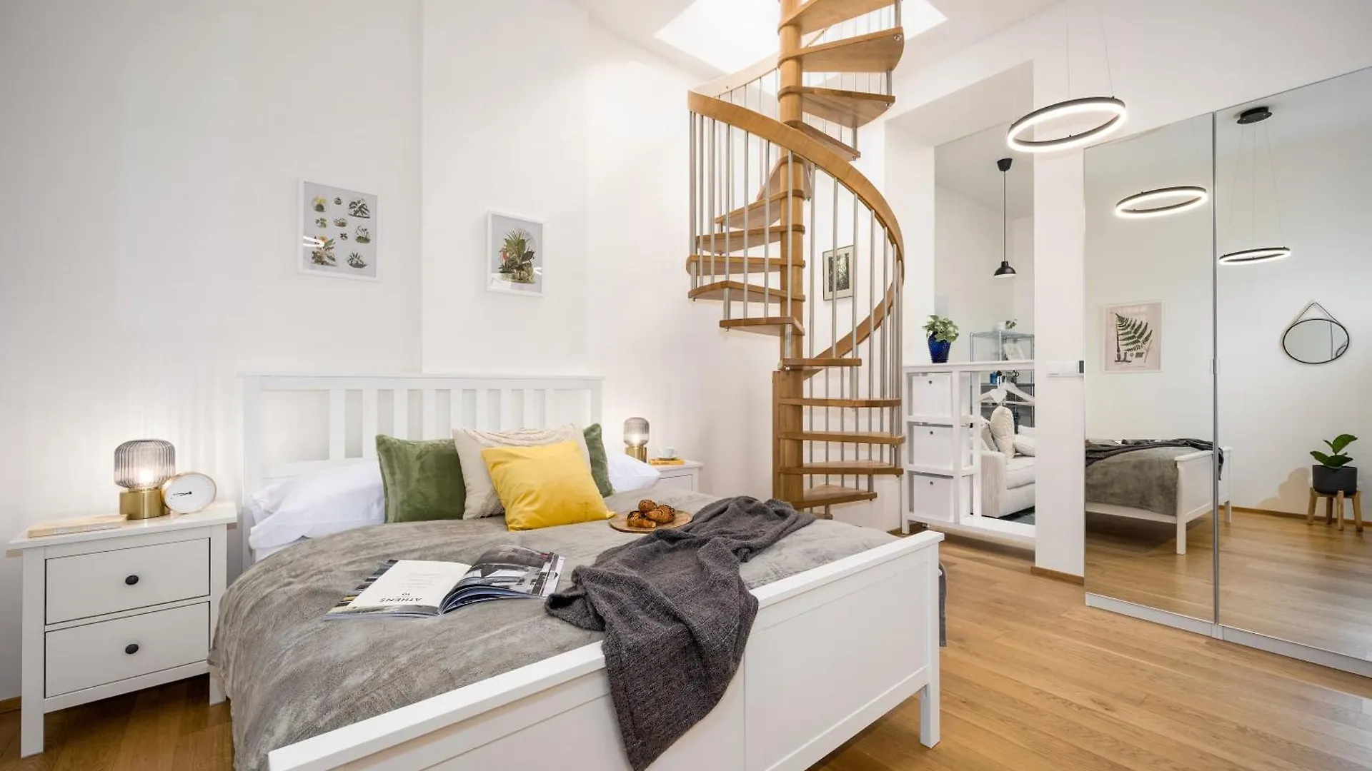 Prague Days - Private Terrace - Spacious Studio - Hip District location